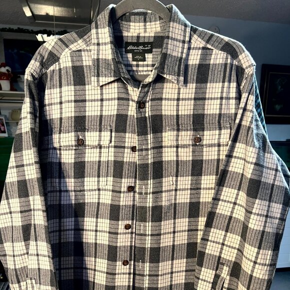 Eddie Bauer Black Plaid 100% Cotton Flannel Long-Sleeve Button-Up SZ Large - Picture 1 of 5